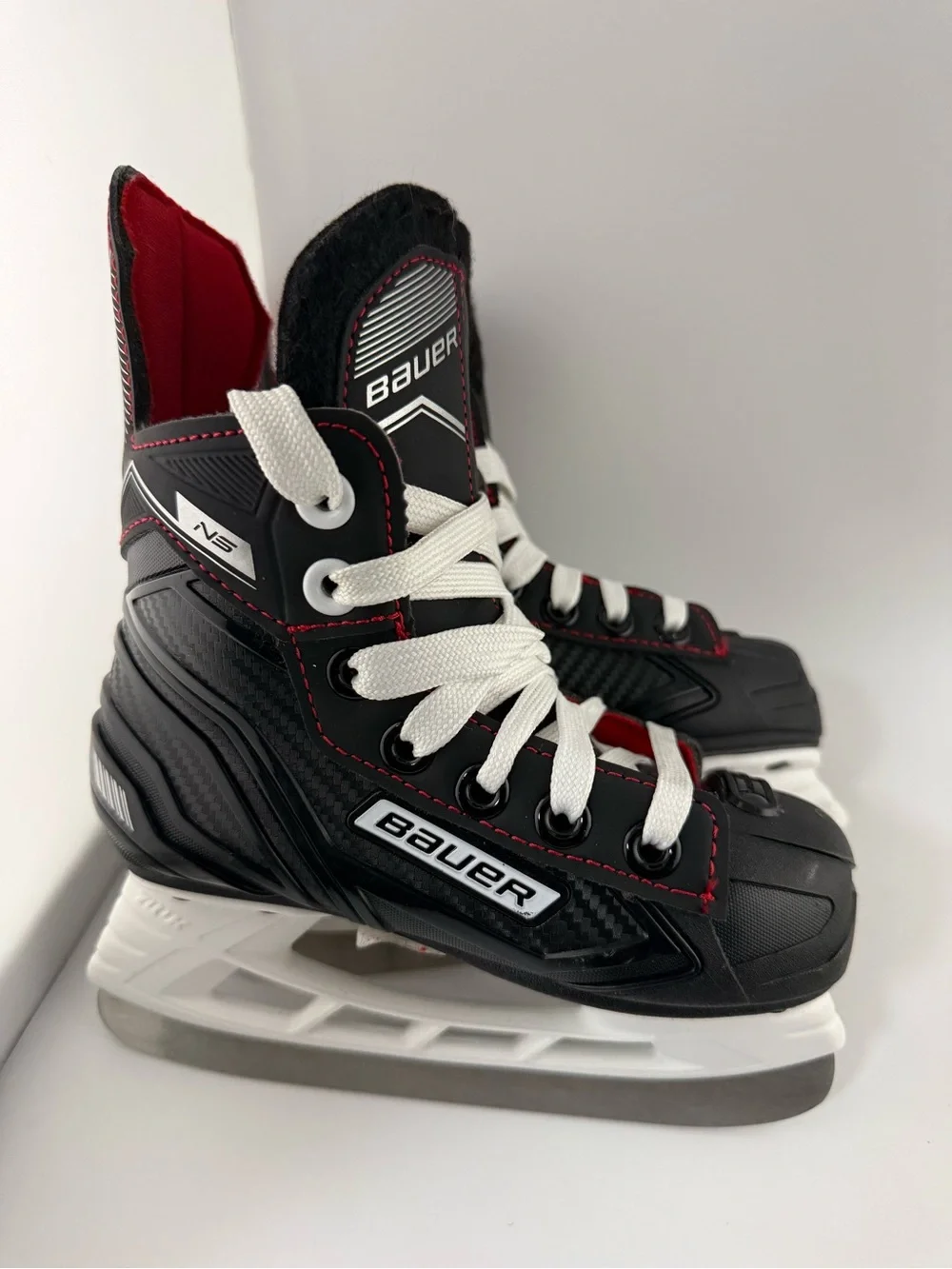 Bauer NS Youth Hockey Skates Size 9Y - Excellent Condition with Pink Soakers
